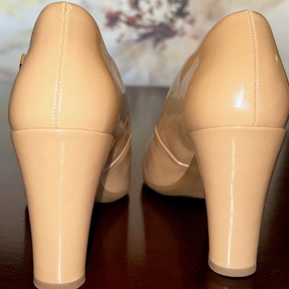 PICCADILLY MEDIUM HEEL PATENT BEIGE - Size 6 US (37 EUR) - Picture 4 of 6